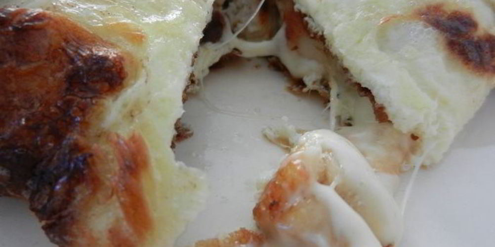 Как приготовить омлет с курицей, сыром и грибами сытный завтрак