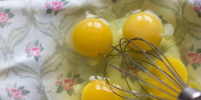 Рецепт омлет с помидорами, сыром и зеленью