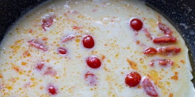 Рецепт омлет с помидорами, сыром и зеленью