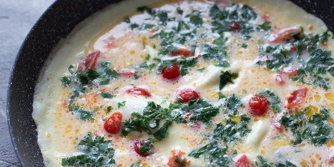 Рецепт омлет с помидорами, сыром и зеленью