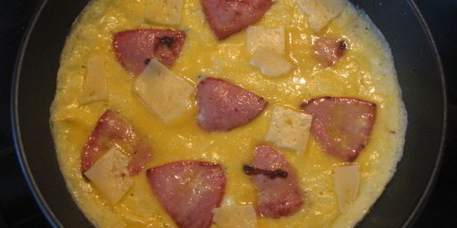 Рецепт омлет с сырным припеком