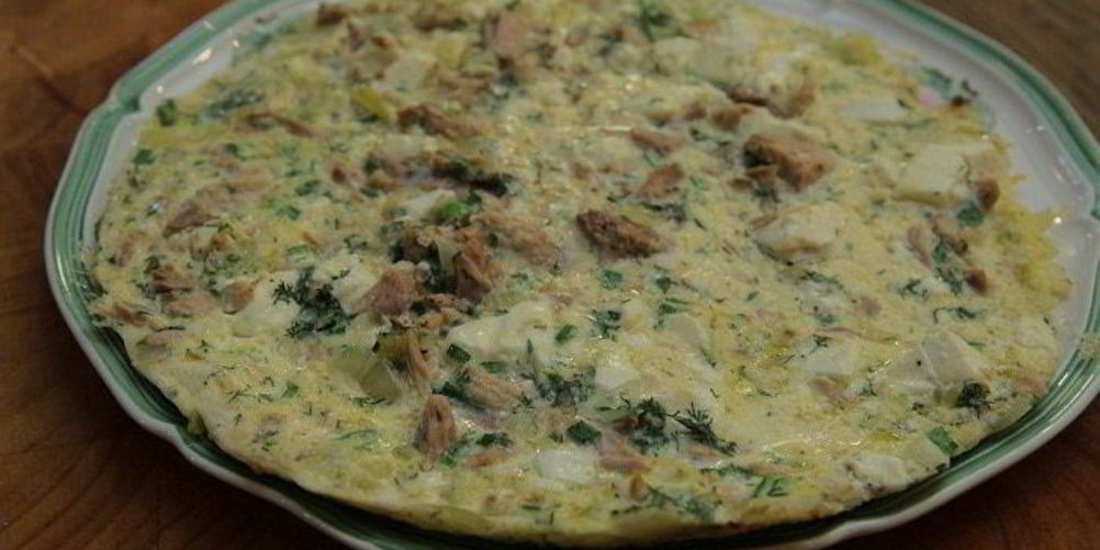 Как приготовить омлет с тунцом и фетой