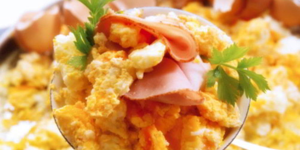 Как приготовить омлет с ветчиной и сыром