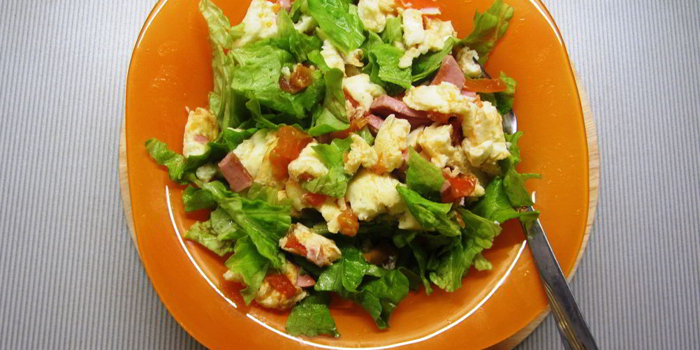 Рецепт омлет с помидорами, сыром и зеленью