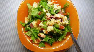 Рецепт Омлет с ветчиной, помидорами и салатом айсберг