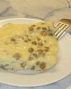 Омлет с зеленым горошком