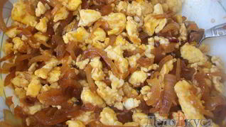 Рецепт Омлет с жареным луком и соевым соусом