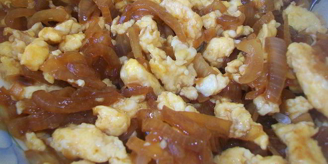 Рецепт омлет с жареным луком и соевым соусом