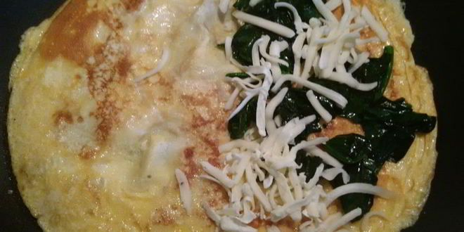 Рецепт омлет со шпинатом и сыром