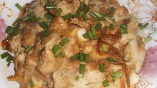 Рецепт Оякодон — японский омлет с рисом и курицей