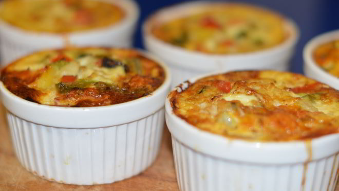 Рецепт Порционные омлеты со свининой и овощами