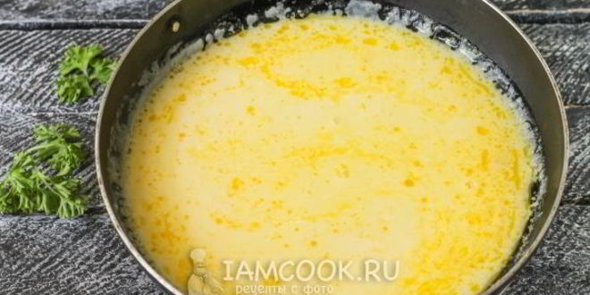 Рецепт пышный омлет с молоком на сковороде