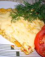 Сытный омлет с овощами и курицей