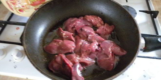 Рецепт куриного паштета со сладкима перцема и орехами