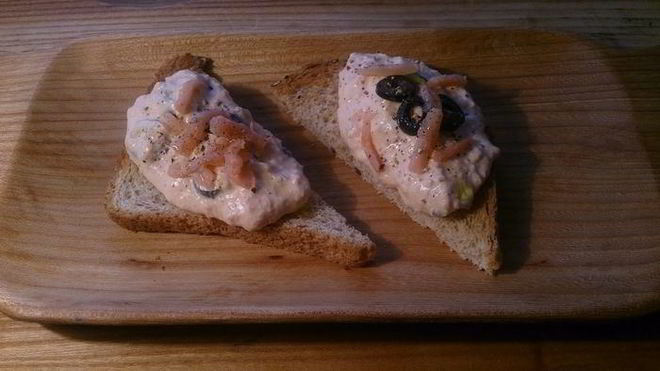 Рецепт Паштет из слабосоленой семги с томатами и маслинами