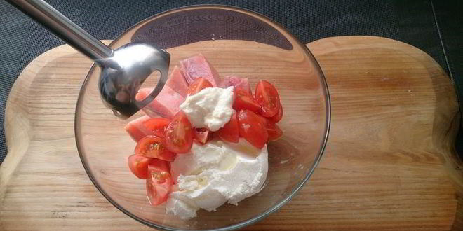 Рецепт паштет из слабосоленой семги с томатами и маслинами