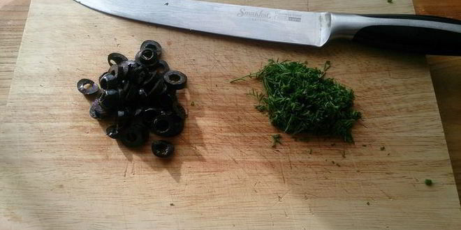 Рецепт паштет из слабосоленой семги с томатами и маслинами