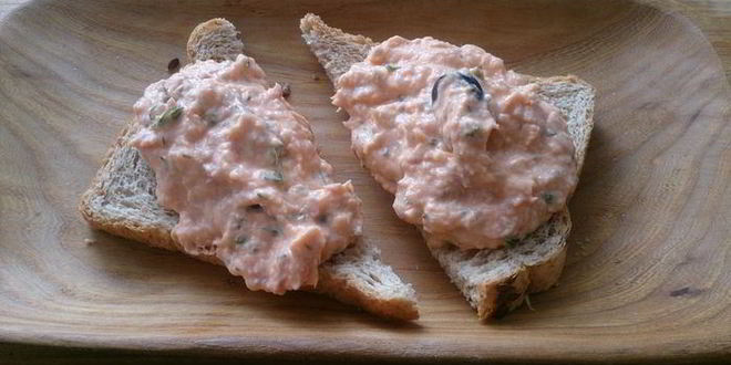 Рецепт паштет из слабосоленой семги с томатами и маслинами