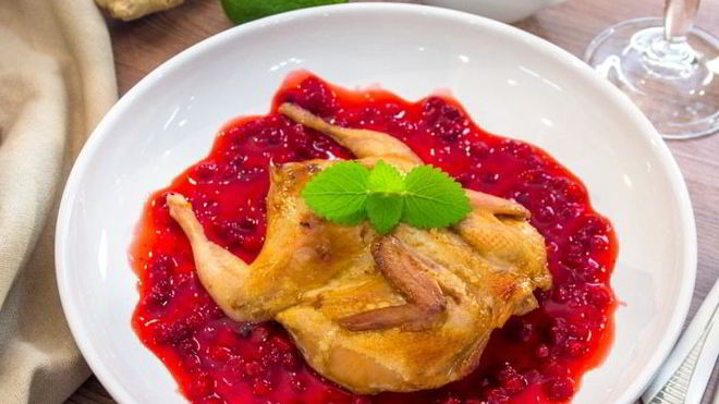 Рецепт Перепела, маринованные в имбире с брусничным соусом