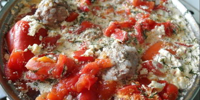 Рецепт перцы, фаршированные мясным фаршем, в сметанно-томатном соусе