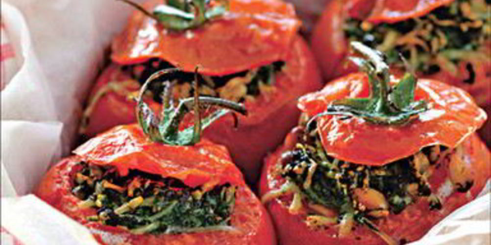 Как приготовить помидоры, фаршированные шпинатом и сыром