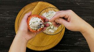 Рецепт Помидоры с творогом и чесноком