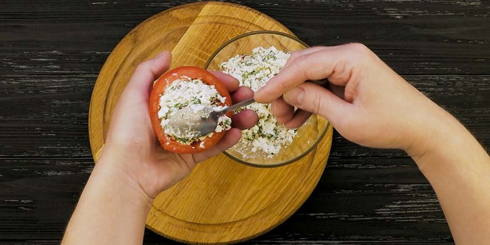 Как приготовить помидоры с творогом и чесноком