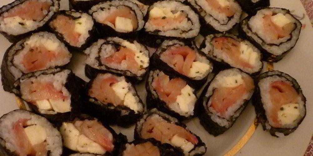 Как приготовить роллы с семгой и моцареллой