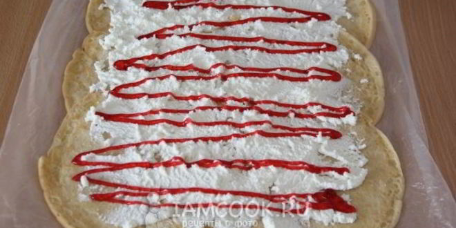 Рецепт блинный рулет с творогом и клубникой