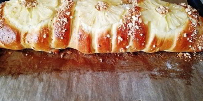Рецепт дрожжевой рулет с творогом, арахисом и ананасами