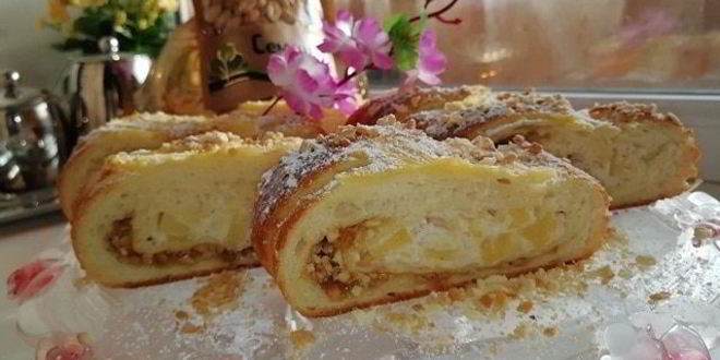 Рецепт дрожжевой рулет с творогом, арахисом и ананасами
