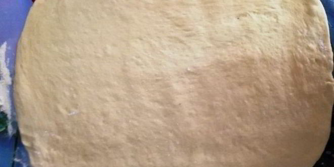 Рецепт дрожжевой рулет с творогом, арахисом и ананасами