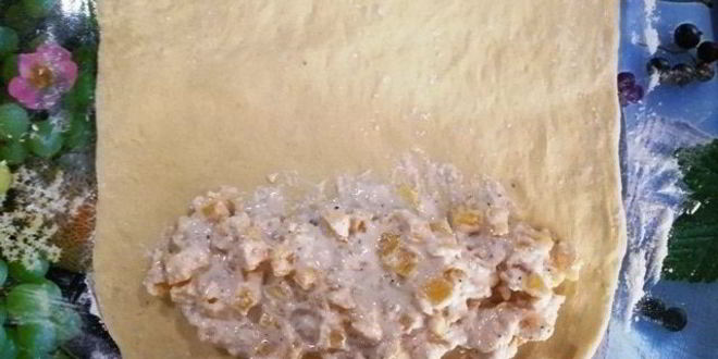 Рецепт дрожжевой рулет с творогом, арахисом и ананасами