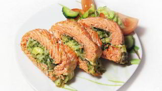 Рецепт Фаршированный рулет из семги с рисом и шпинатом