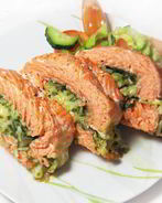 Фаршированный рулет из семги с рисом и шпинатом