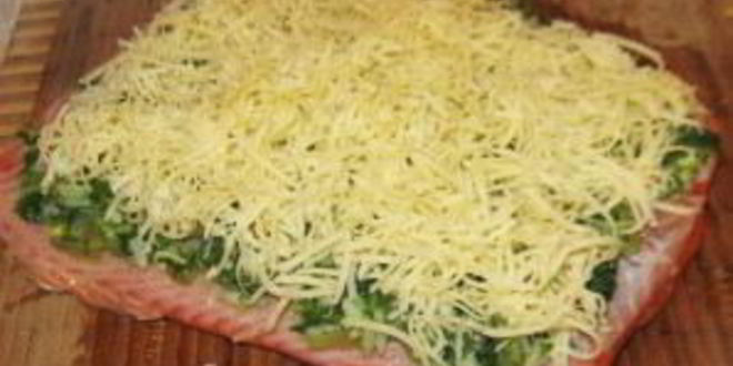 Рецепт фаршированный рулет из семги с рисом и шпинатом