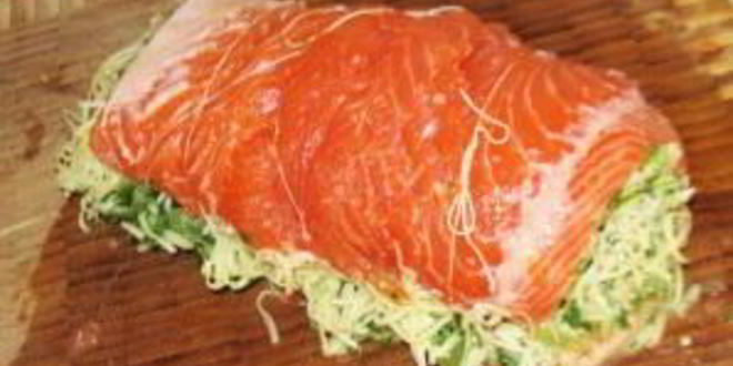 Рецепт фаршированный рулет из семги с рисом и шпинатом