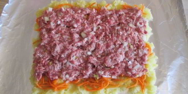 Рецепт картофельный рулет с фаршем