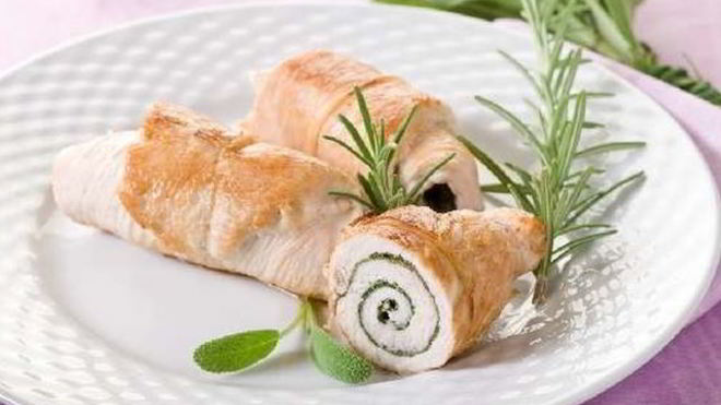 Рецепт Куриный рулет с брынзой и зеленью