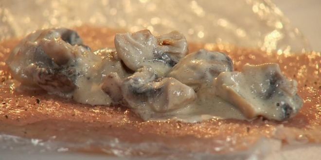 Рецепт куриный рулет с грибами на пюре из зеленого горошка