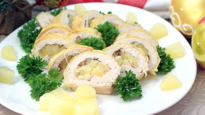 Рецепт Куриный рулет с сыром и ананасом