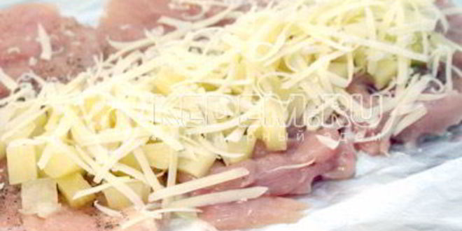 Рецепт куриный рулет с сыром и ананасом