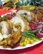 Куриный рулет с цуккини, морковью и сыром