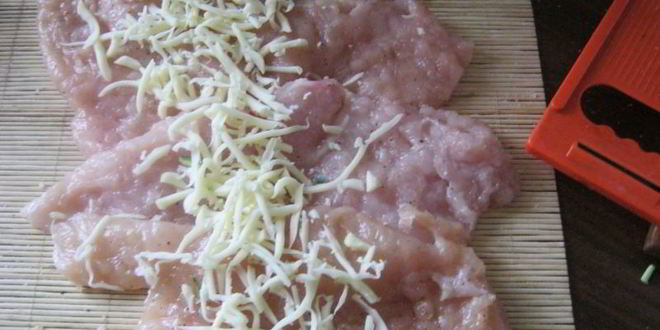 Рецепт куриный рулет с цуккини, морковью и сыром