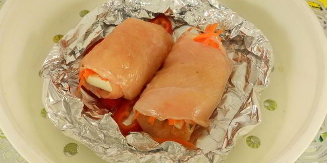Рецепт куриные рулетики с брынзой и морковью на пару