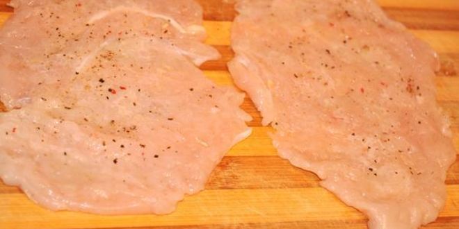 Рецепт куриные рулетики с творогом под йогуртовым соусом