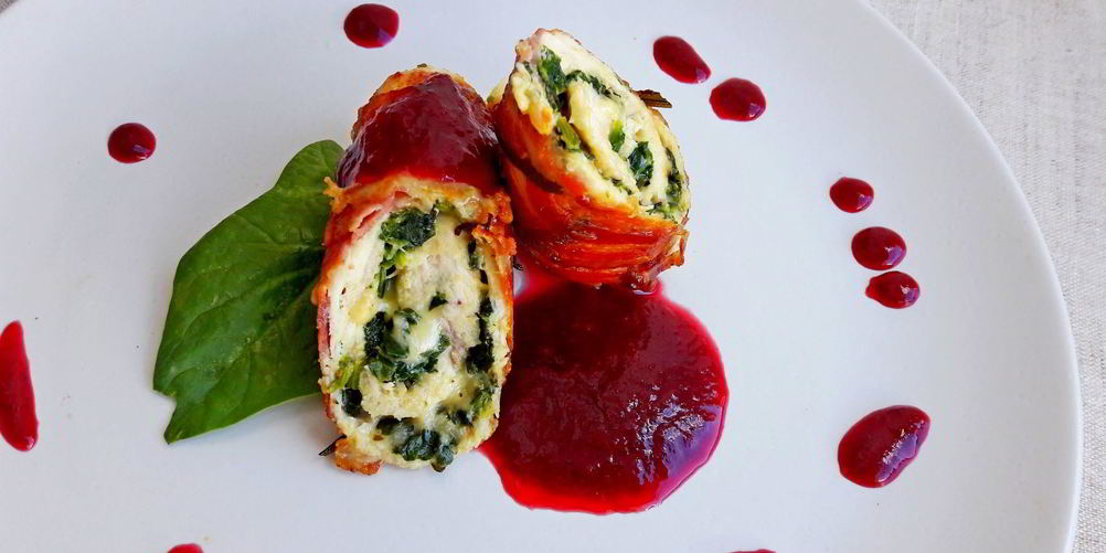 Как приготовить куриные рулетики со сливочным шпинатом и хрустящим беконом