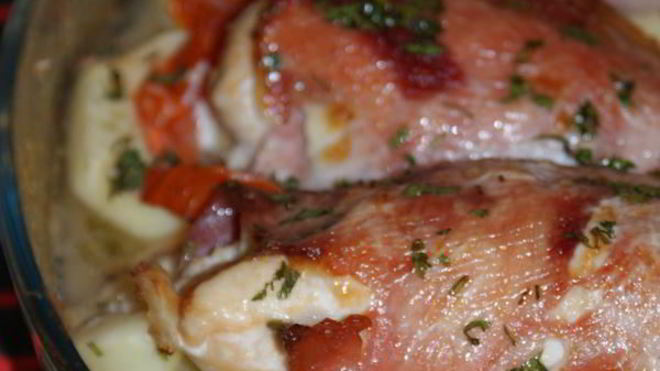 Рецепт Куриные рулеты с горгонзолой на овощах