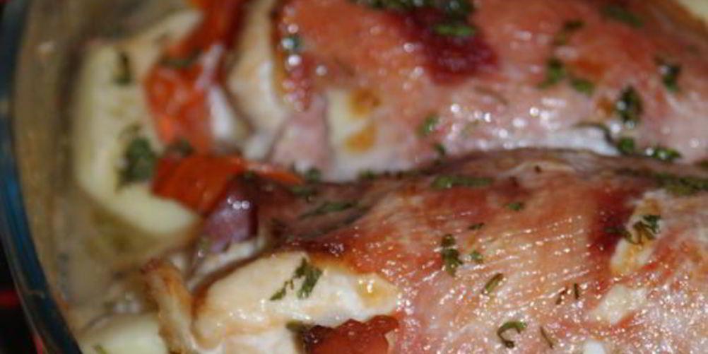 Как приготовить куриные рулеты с горгонзолой на овощах