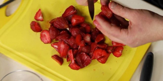 Рецепт меренговый рулет с клубникой